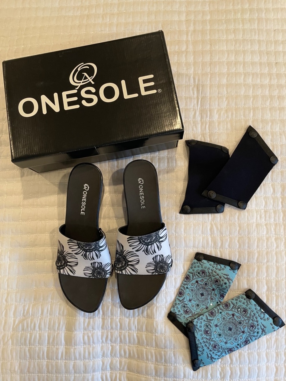 Onesole Black Slide Sandals with Patterned Strap Covers sz 9